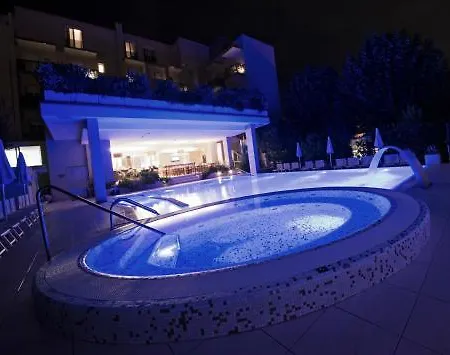 Byron Hotel