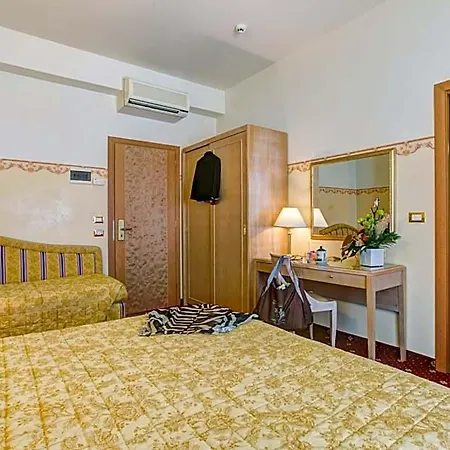 Byron Hotel