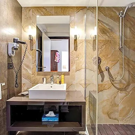 Byron Hotel
