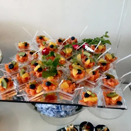 拜伦酒店 酒店