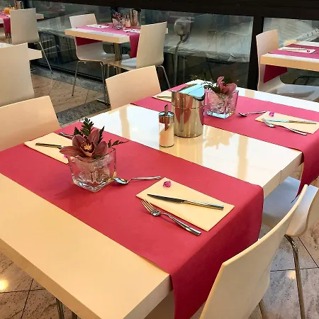 拜伦酒店 3* 里米尼