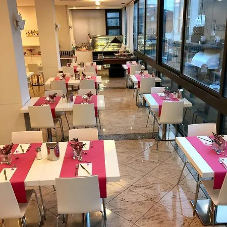 拜伦酒店 酒店 3*