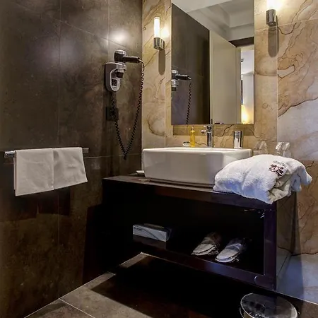 Byron Hotel