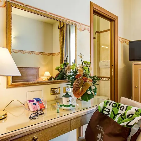 Byron Hotel 3*