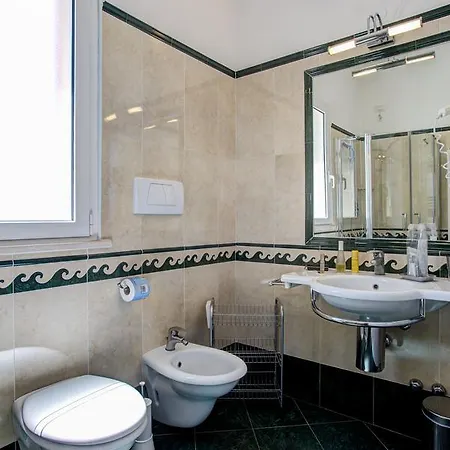 Byron Hotel 3*