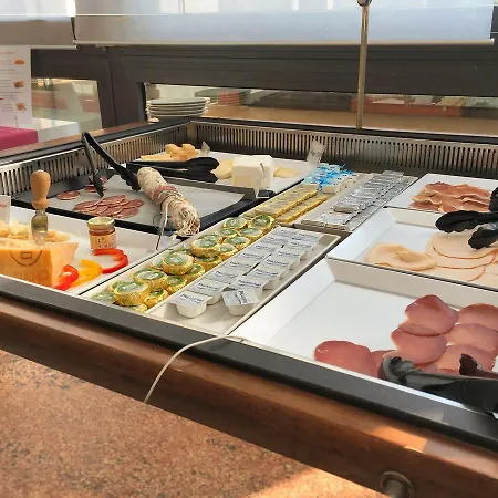 拜伦酒店 3* 里米尼