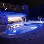 Byron Hotel
