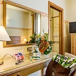 Byron Hotel 3*